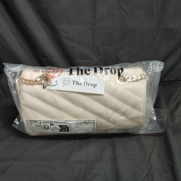 The Drop Cream Quilted Shoulder Bag with Gold Chain - Picture 4 of 12